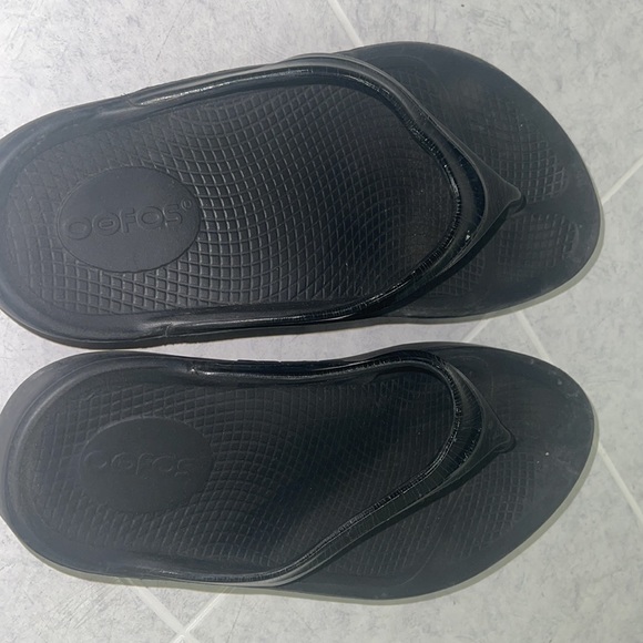 OOFOS - Picture 2 of 6